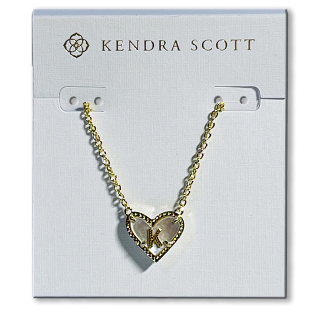 KENDRA SCOTT Ari Heart Letter 𝐊 Gold Short Pendant Necklace - Picture 3 of 10